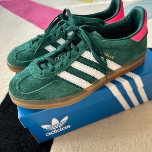 Adidas Gazelle women’s US size 7.5